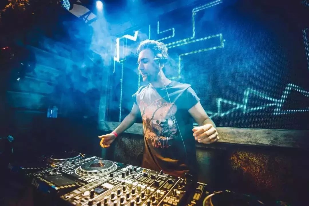 SPACE CLUB | 百大DJ Deniz Koyu来袭，让你感受超强氛围制造机-沈阳斯贝斯酒吧/SPACE CLUB（和平店）