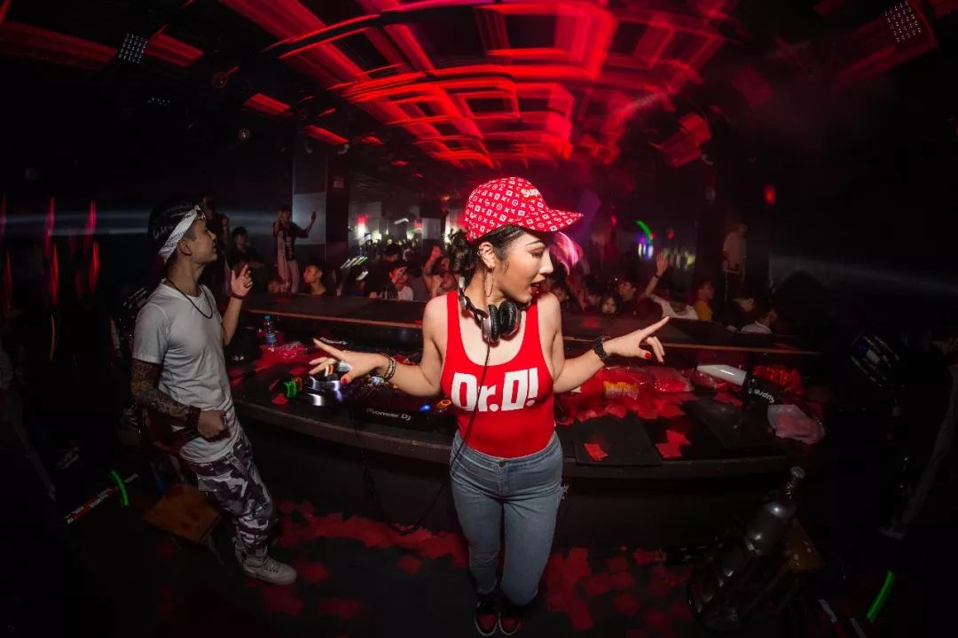 SPECIAL CLUB |9月1日生力啤酒独家赞助，DJ LEXY 性感与才华兼备， PARTY女皇带你感受躁动的巅峰！-广东省恩平 SPECIAL CLUB 