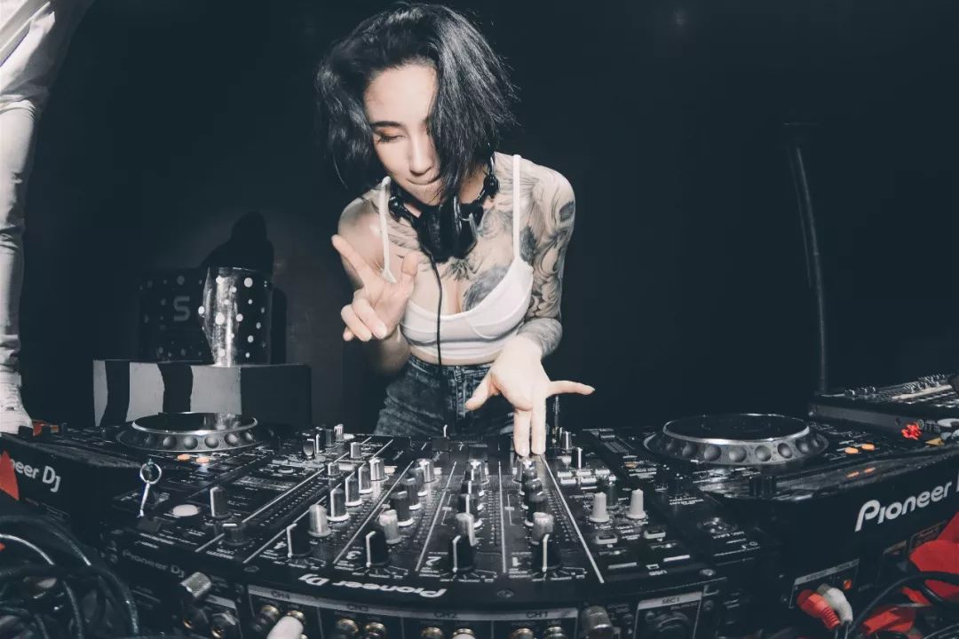 SPECIAL CLUB |9月1日生力啤酒独家赞助，DJ LEXY 性感与才华兼备， PARTY女皇带你感受躁动的巅峰！-广东省恩平 SPECIAL CLUB 