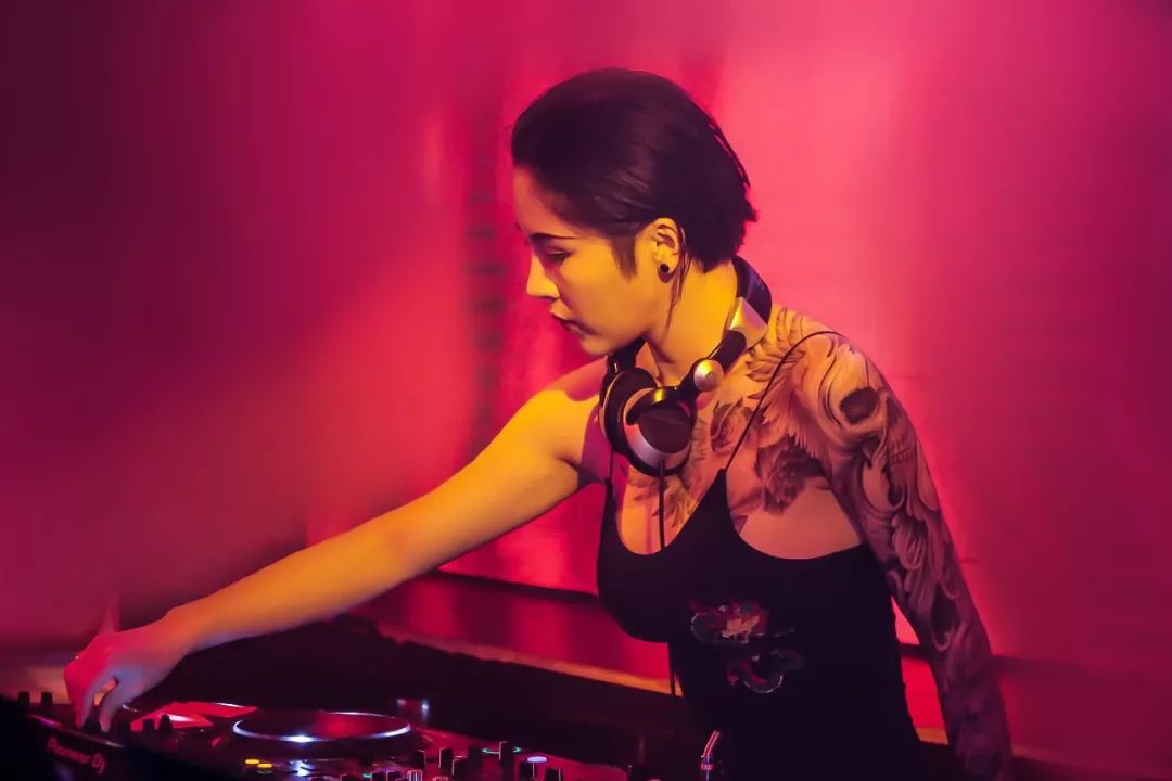 SPECIAL CLUB |9月1日生力啤酒独家赞助，DJ LEXY 性感与才华兼备， PARTY女皇带你感受躁动的巅峰！-广东省恩平 SPECIAL CLUB 