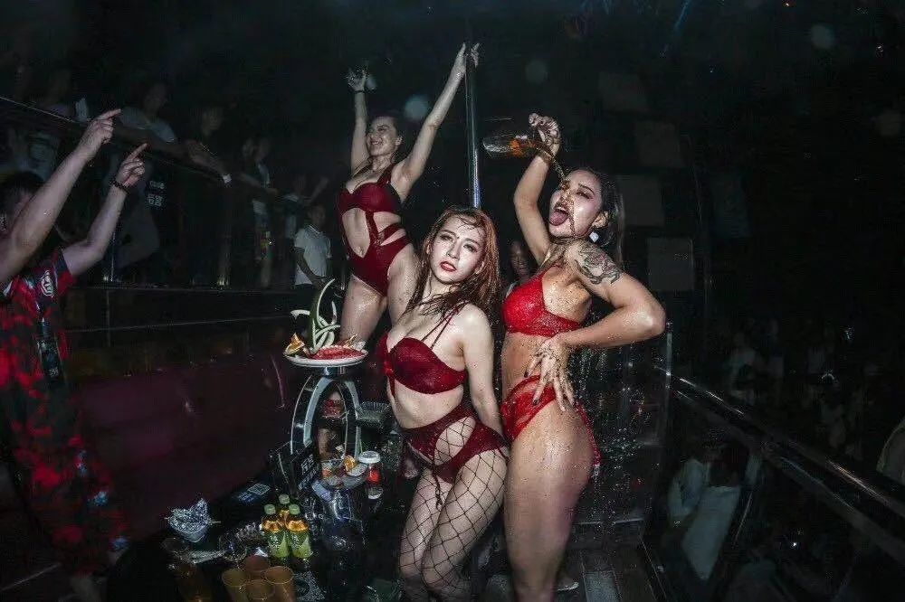 2020/12/31 跨年狂欢，不疯不闹无派对！特别邀请LUXY.GIRLS女团空降PANDA CLUB-苏州潘多拉3D酒吧/Panda Club