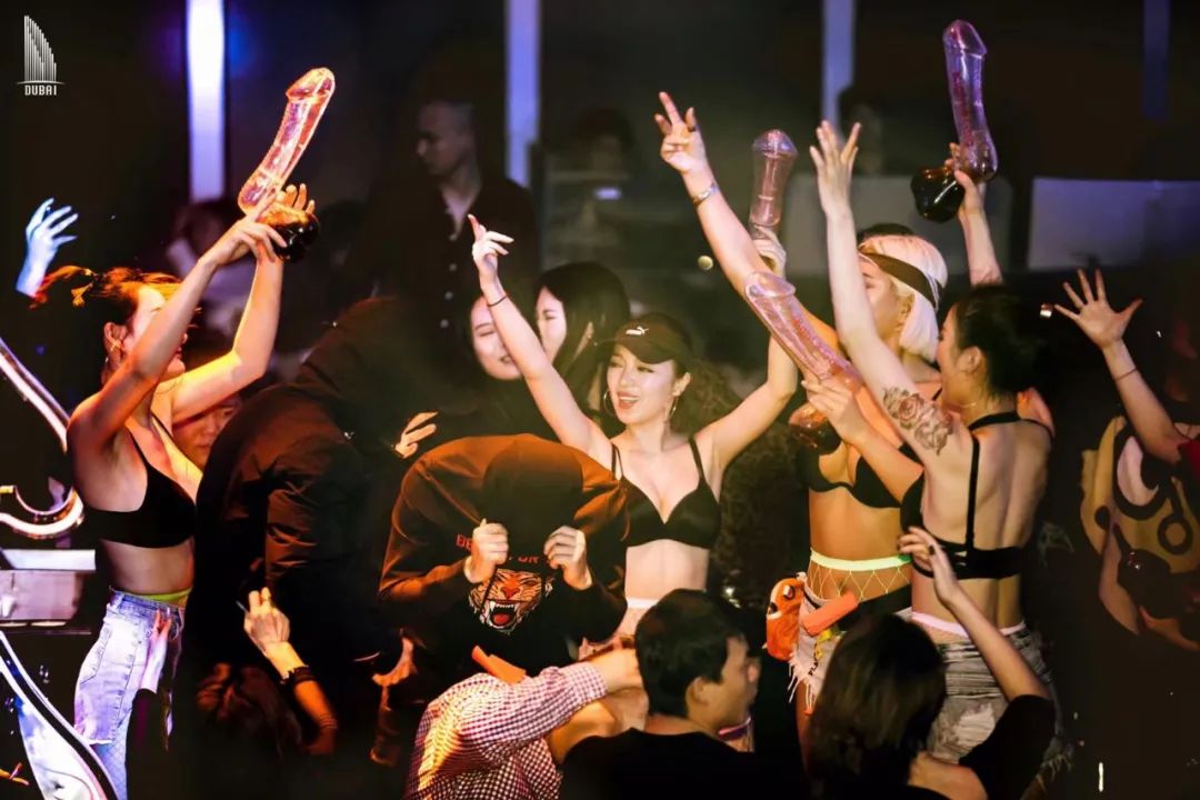 2020/12/31 跨年狂欢，不疯不闹无派对！特别邀请LUXY.GIRLS女团空降PANDA CLUB-苏州潘多拉3D酒吧/Panda Club