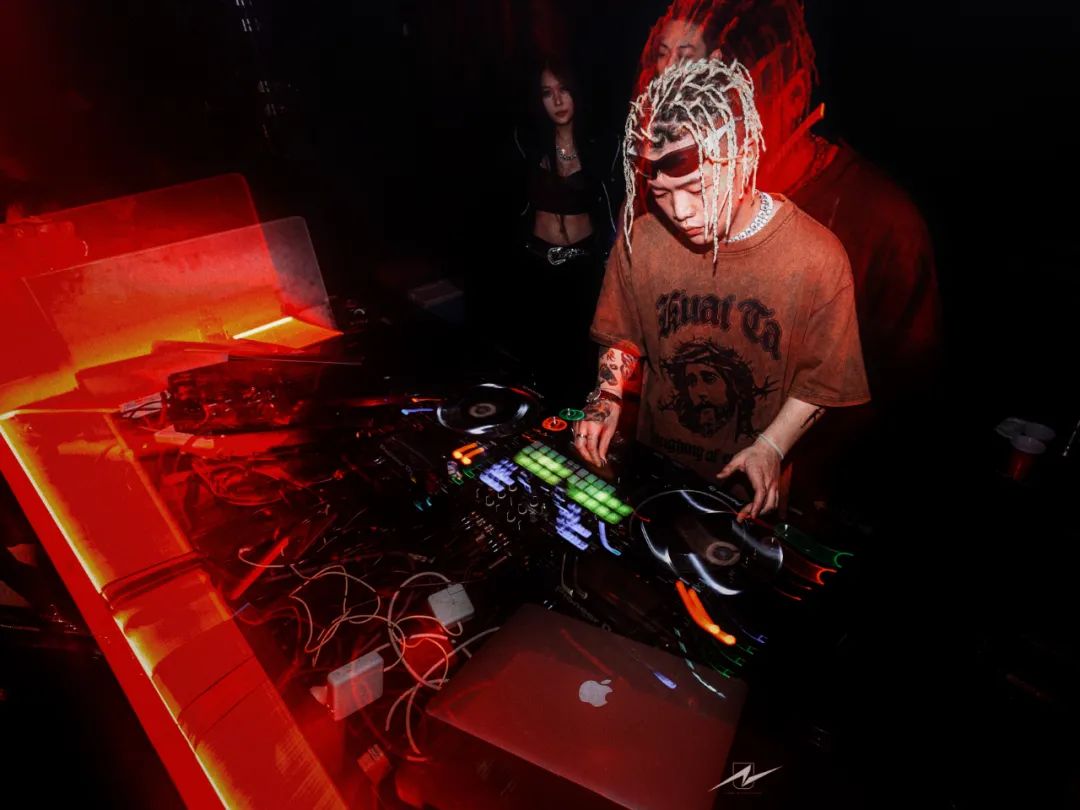 5-26本周五FRI DJ HUAOH-福州秘窖酒吧/TheCellar CLUB