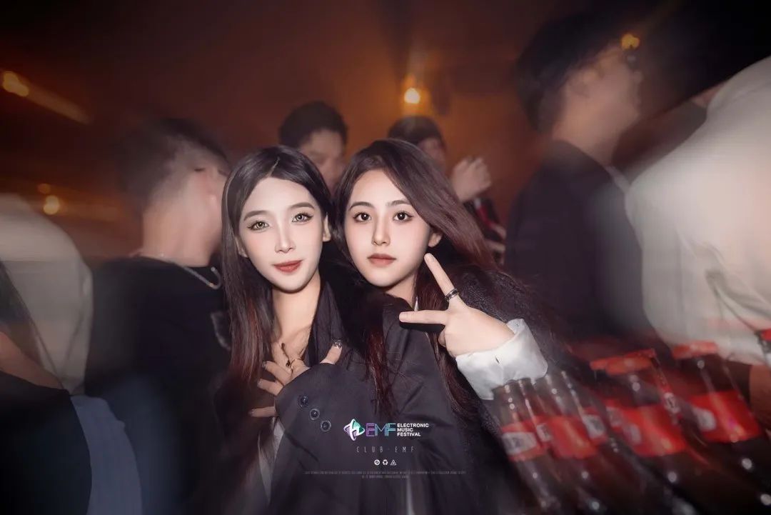 𝗖𝗟𝗨𝗕 𝗘𝗠𝗙 | DJ Demon以独特的方式打破夜晚，解锁脱单秘籍-海口EMF酒吧/EMF CLUB