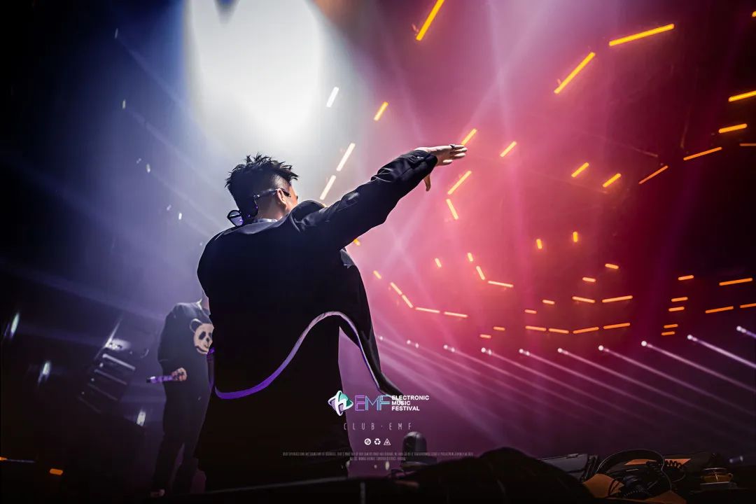 𝗖𝗟𝗨𝗕 𝗘𝗠𝗙 | DJ Demon以独特的方式打破夜晚，解锁脱单秘籍-海口EMF酒吧/EMF CLUB
