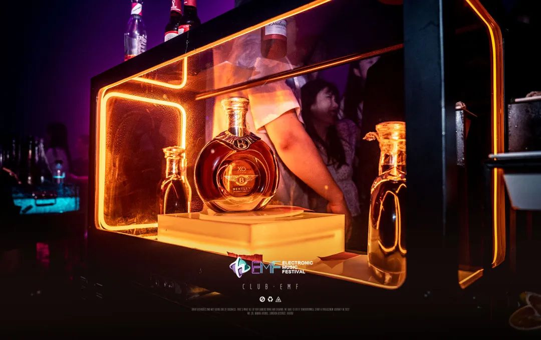 𝗖𝗟𝗨𝗕 𝗘𝗠𝗙 | DJ Demon以独特的方式打破夜晚，解锁脱单秘籍-海口EMF酒吧/EMF CLUB