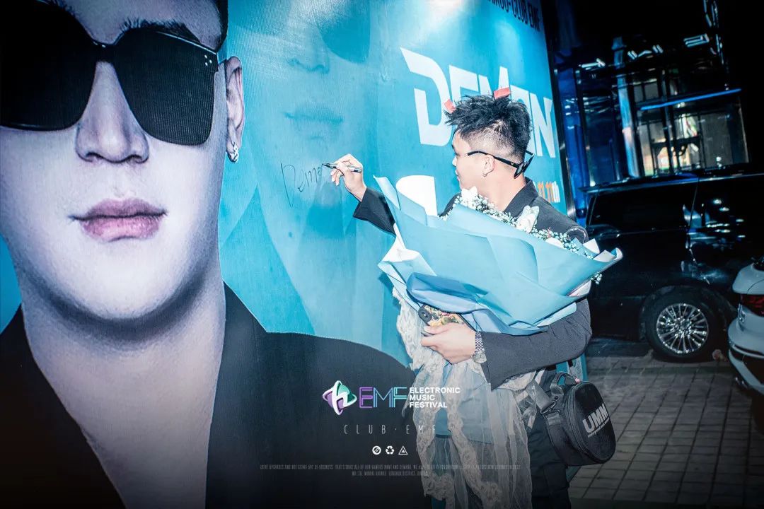 𝗖𝗟𝗨𝗕 𝗘𝗠𝗙 | DJ Demon以独特的方式打破夜晚，解锁脱单秘籍-海口EMF酒吧/EMF CLUB