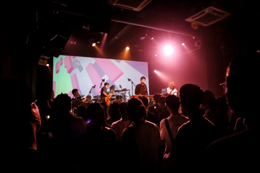 06/17 ｜鲸鱼马戏团将无限期停止LIVEHOUSE全国巡演-杭州MAOLivehouse