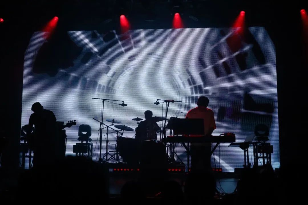 06/17 ｜鲸鱼马戏团将无限期停止LIVEHOUSE全国巡演-杭州MAOLivehouse