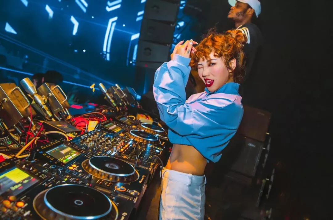 Young&Crazy丨05/25日 ，来自UZ.JOY疯狂SHOW TIME！-西安蒂蒲酒吧/DEEP CLUB