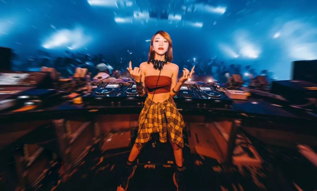 Young&Crazy丨05/25日 ，来自UZ.JOY疯狂SHOW TIME！-西安蒂蒲酒吧/DEEP CLUB