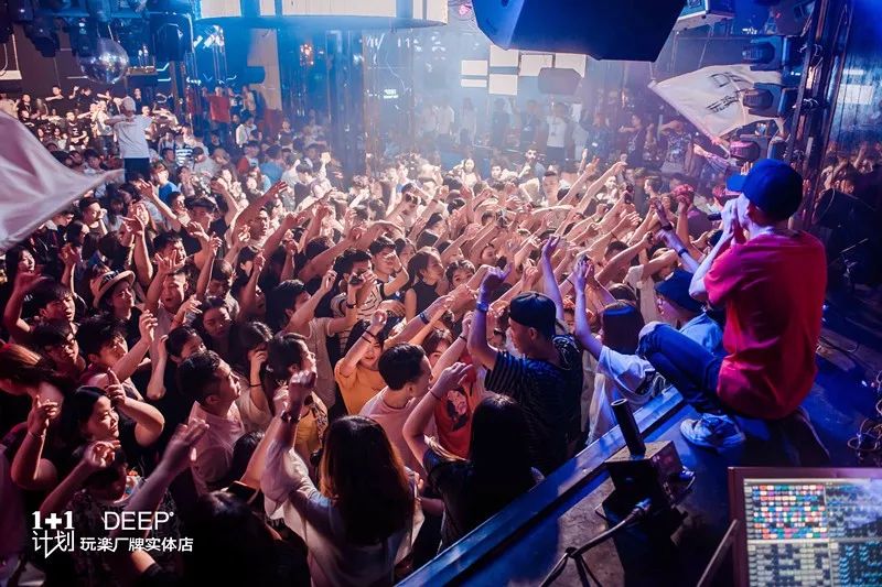 DEEP玩楽厂牌实体店丨2018.7.20特邀GUEST国际先锋电音组合REVOL声势爆发 满足你的欲望 开启一整晚的EDM革命-西安蒂蒲酒吧/DEEP CLUB