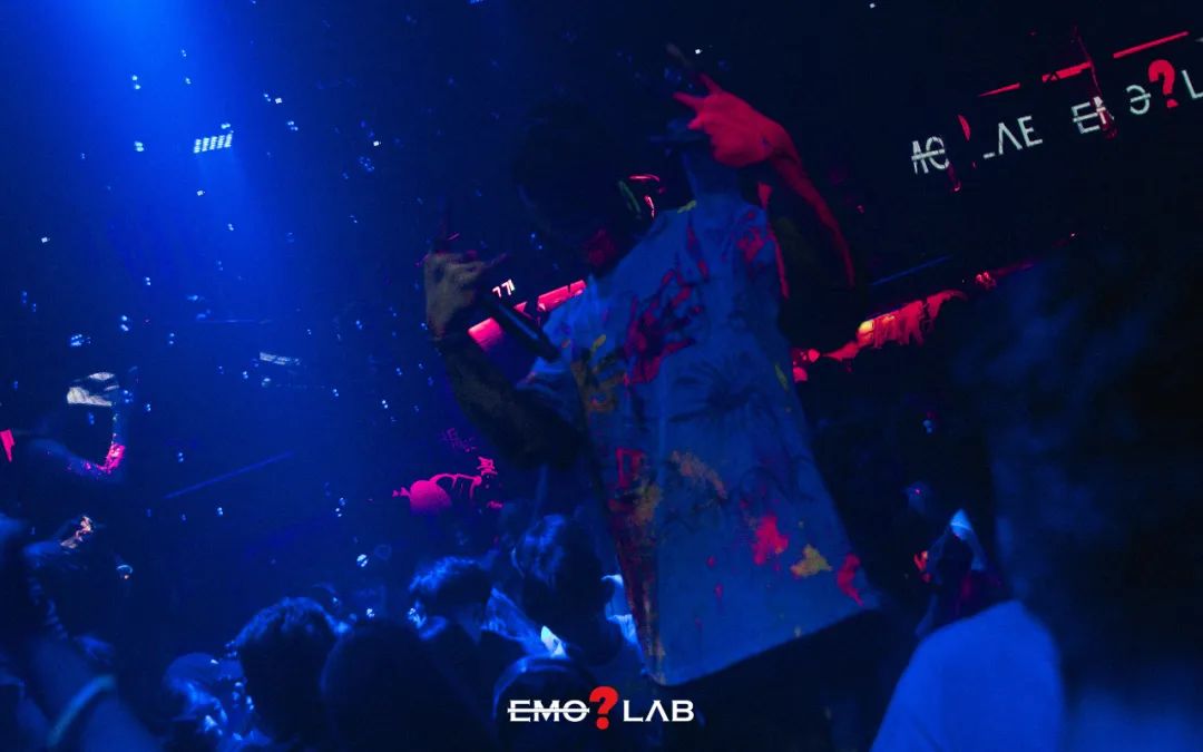 RECAP | 在黑暗中当了一次会发光的 “显眼包” ！下一个 “ ？” 派对很快就会到来！@EMOLAB-广州EMO酒吧/EMO LAB CLUB