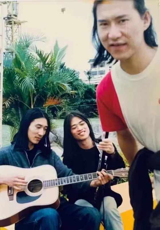 7.5 | 钟立风&borges乐队「蓝色旅人音乐会」 巡演正式开启-上海MAOLivehouse 7.5 | 钟立风&borges乐队「蓝色旅人音乐会」 巡演正式开启-上海MAOLivehouse