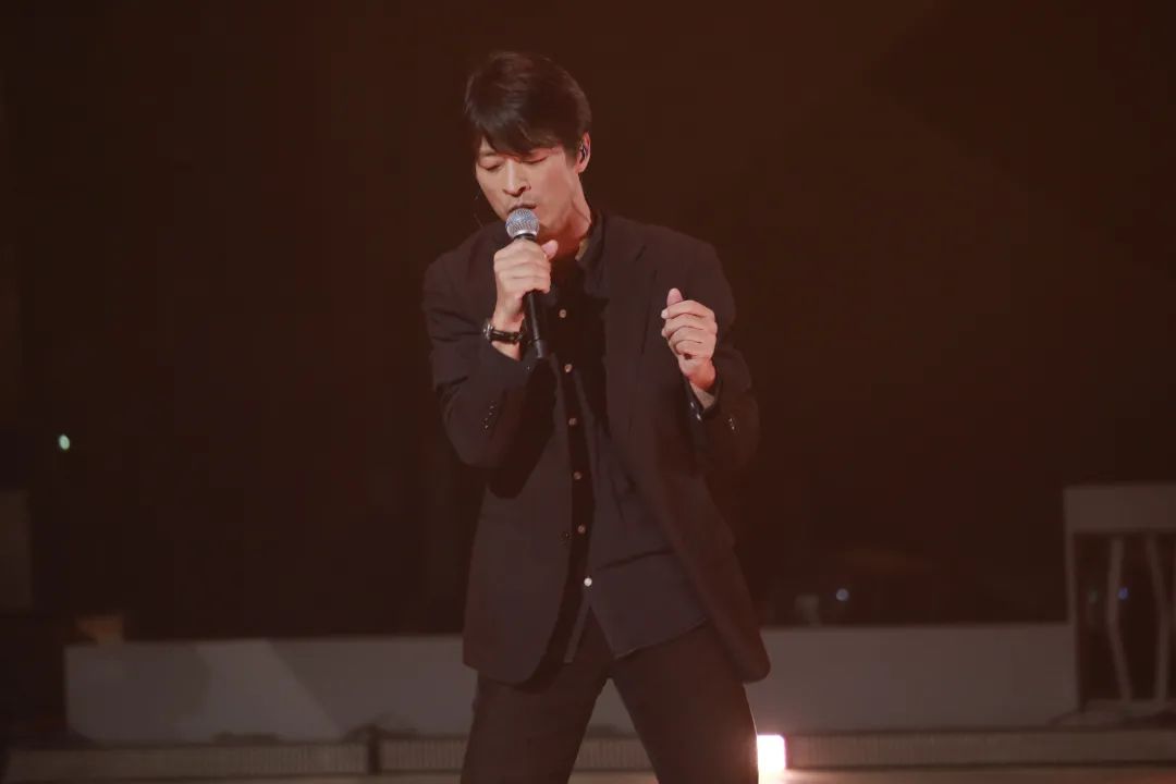 7.5 | 钟立风&borges乐队「蓝色旅人音乐会」 巡演正式开启-上海MAOLivehouse 7.5 | 钟立风&borges乐队「蓝色旅人音乐会」 巡演正式开启-上海MAOLivehouse
