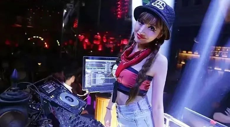 /SOHO酒吧/徐闻/8月30日 女神【DJ Tz】加盟，每晚激情时间与您相邀苏荷-徐闻苏荷酒吧/SOHO CLUB