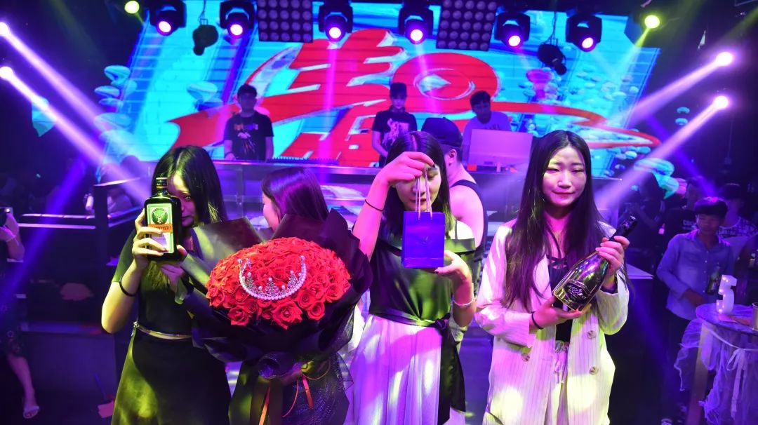 LURIS PLUS 5月24日-（张智勇）中国好声音第三季那英组学员-安宁路瑞思酒吧/LURIS PLUS