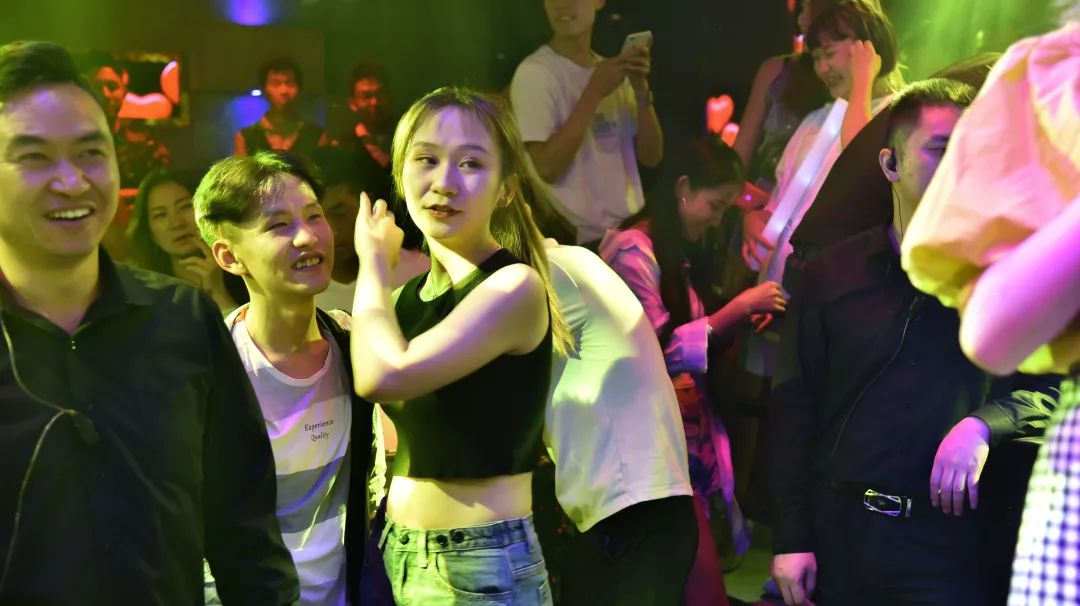 LURIS PLUS 5月24日-（张智勇）中国好声音第三季那英组学员-安宁路瑞思酒吧/LURIS PLUS