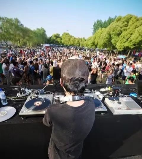 8-4本周五FRI#DJ CAVIA 世界DMC大赛中国区冠军-福州秘窖酒吧/TheCellar CLUB 8-4本周五FRI#DJ CAVIA 世界DMC大赛中国区冠军-福州秘窖酒吧/TheCellar CLUB