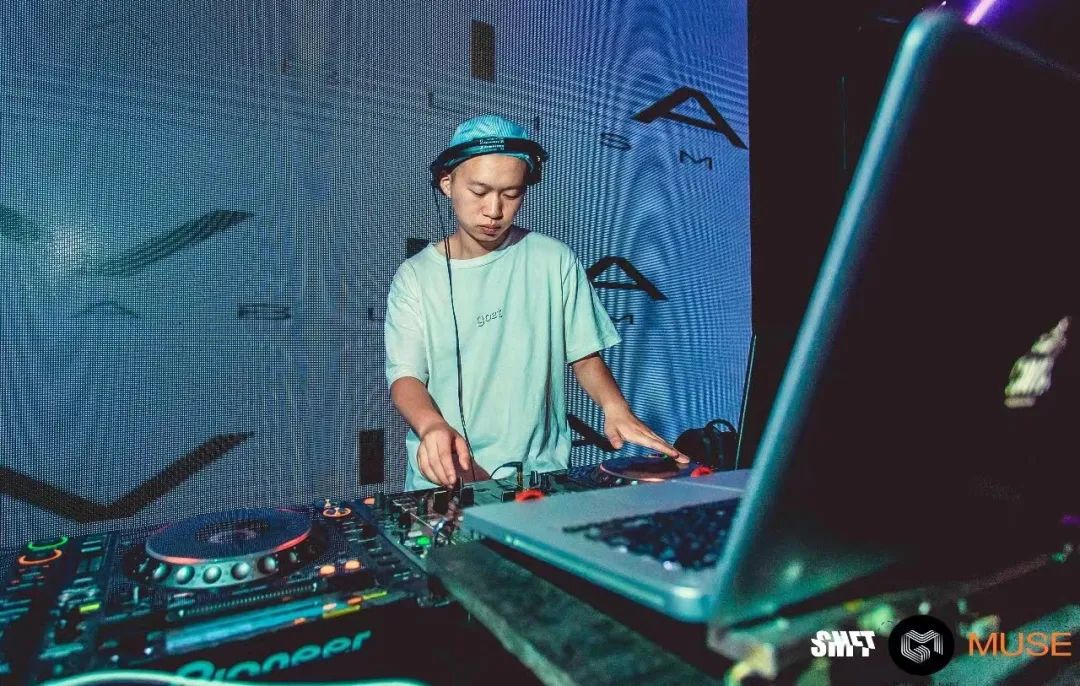 8-4本周五FRI#DJ CAVIA 世界DMC大赛中国区冠军-福州秘窖酒吧/TheCellar CLUB 8-4本周五FRI#DJ CAVIA 世界DMC大赛中国区冠军-福州秘窖酒吧/TheCellar CLUB