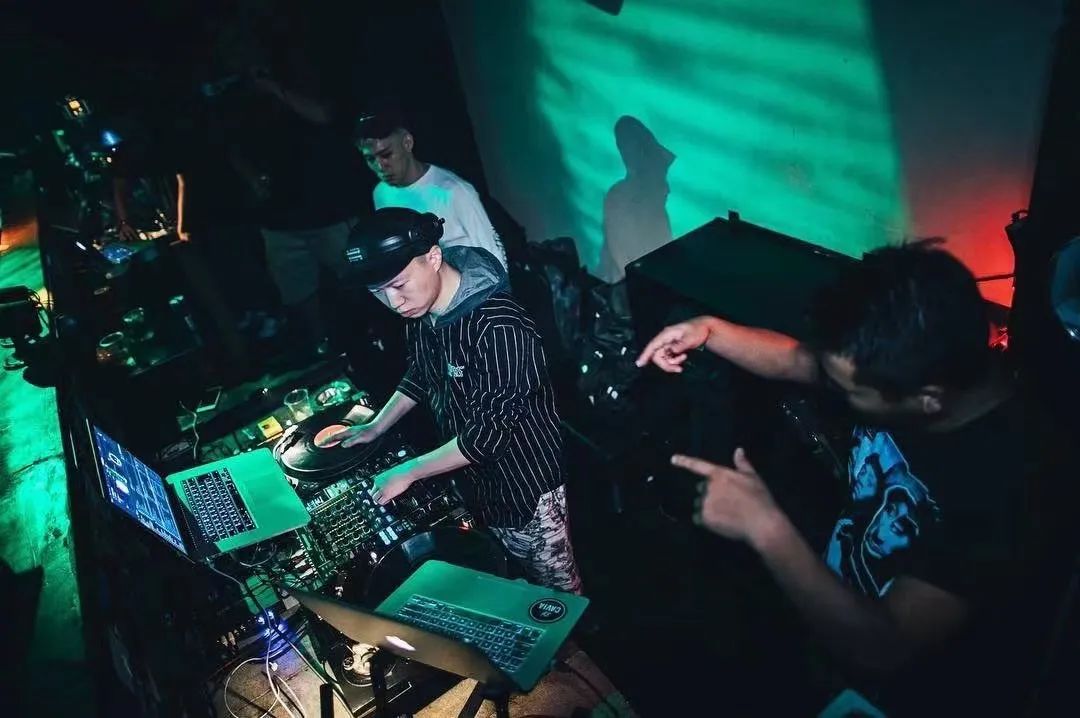 8-4本周五FRI#DJ CAVIA 世界DMC大赛中国区冠军-福州秘窖酒吧/TheCellar CLUB 8-4本周五FRI#DJ CAVIA 世界DMC大赛中国区冠军-福州秘窖酒吧/TheCellar CLUB