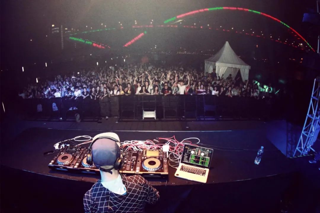 8-4本周五FRI#DJ CAVIA 世界DMC大赛中国区冠军-福州秘窖酒吧/TheCellar CLUB 8-4本周五FRI#DJ CAVIA 世界DMC大赛中国区冠军-福州秘窖酒吧/TheCellar CLUB