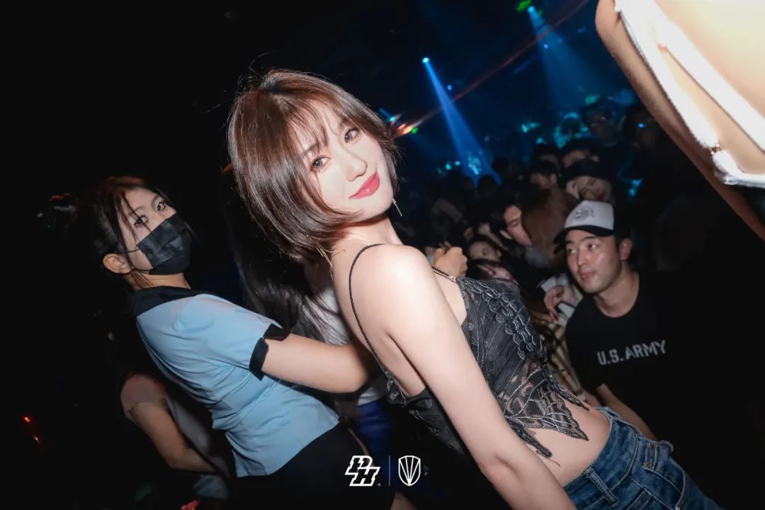 𝘙𝘌𝘊𝘈𝘗｜𝑻𝒊𝒛𝒛𝒚𝑻 𝑷𝒂𝒓𝒕𝒚在我家-北京PH酒吧/PH Night club