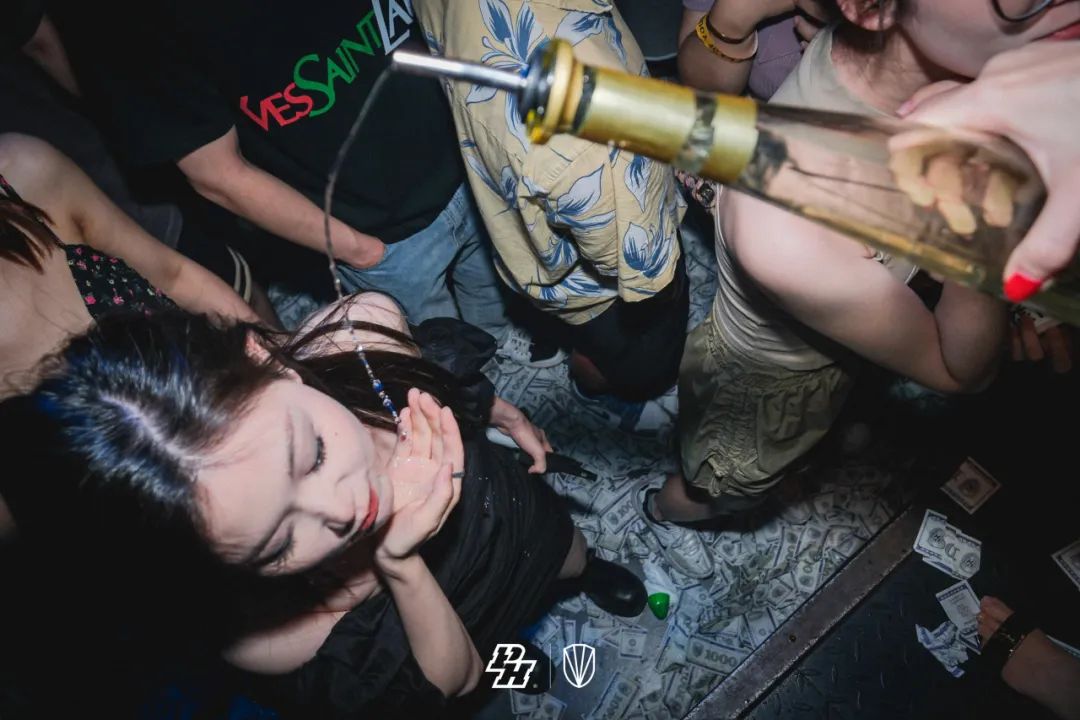 𝘙𝘌𝘊𝘈𝘗｜𝑻𝒊𝒛𝒛𝒚𝑻 𝑷𝒂𝒓𝒕𝒚在我家-北京PH酒吧/PH Night club