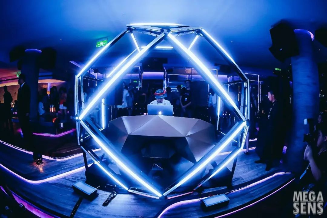 8-4本周五FRI#DJ CAVIA 世界DMC大赛中国区冠军-福州秘窖酒吧/TheCellar CLUB 8-4本周五FRI#DJ CAVIA 世界DMC大赛中国区冠军-福州秘窖酒吧/TheCellar CLUB