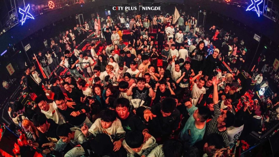 CITY PLUS | 就在今晚 《坐上火车去拉萨》 DJ 舞曲制作人 · 小白 强势来临！-宁德CT酒吧/CITY PLUS