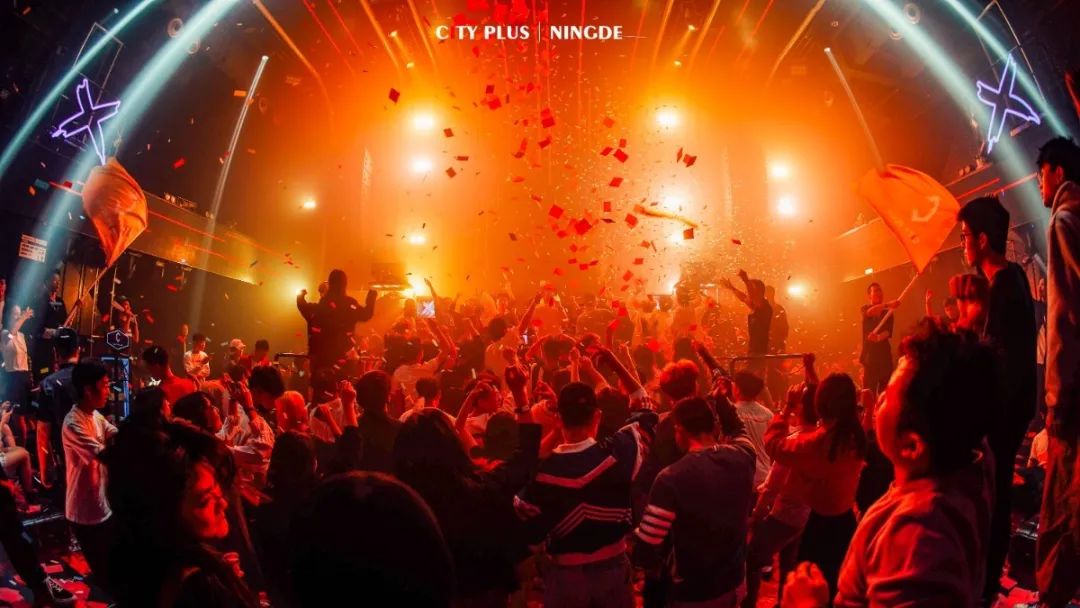 CITY PLUS | 就在今晚 《坐上火车去拉萨》 DJ 舞曲制作人 · 小白 强势来临！-宁德CT酒吧/CITY PLUS