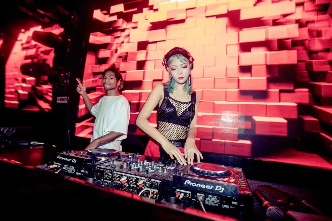 𝗣𝗔𝗥𝗧𝗬 𝗣𝗔𝗥𝗧𝗬河源 | 12.8/DJ ROSA-“一秒上头”开场即高潮-河源派缇酒吧/PARTY PARTY CLUB
