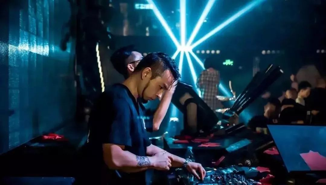 10.06 | DJ-OKAMI & MC-KL26 国内顶级音乐人强强联手,释放电音巨能量-河源派缇酒吧/PARTY PARTY CLUB 10.06 | DJ-OKAMI & MC-KL26 国内顶级音乐人强强联手,释放电音巨能量-河源派缇酒吧/PARTY PARTY CLUB
