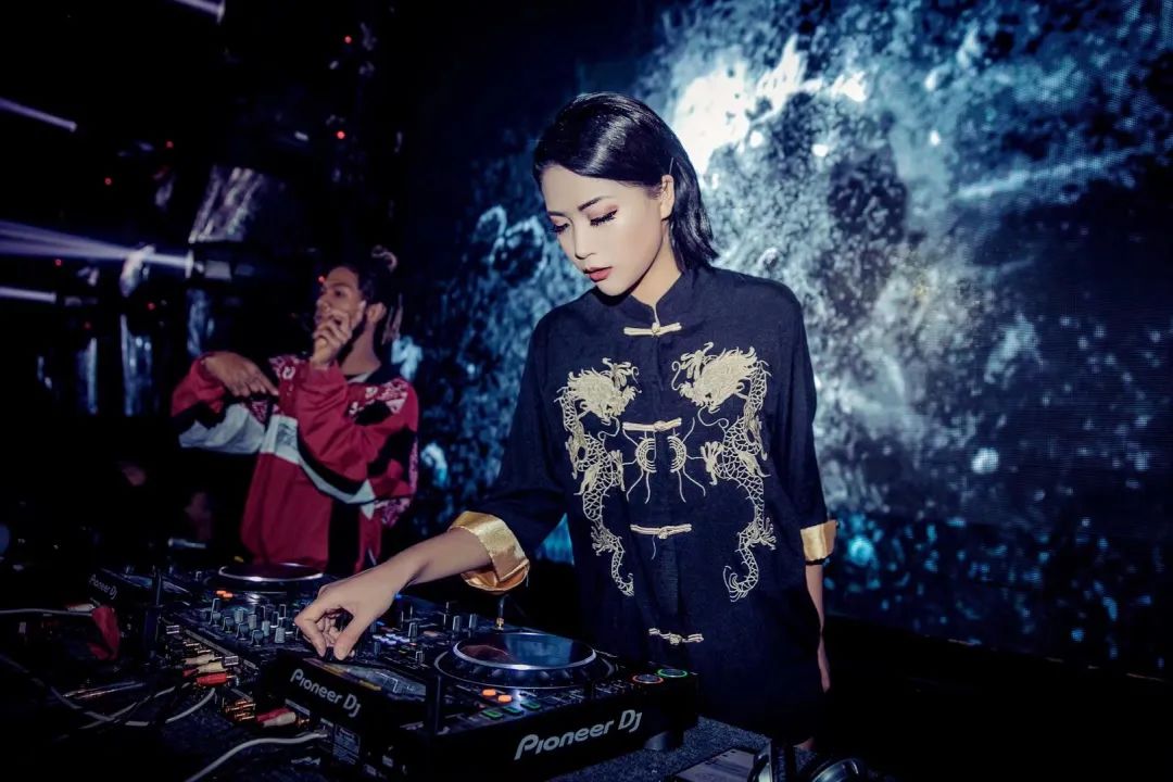 𝗣𝗔𝗥𝗧𝗬 𝗣𝗔𝗥𝗧𝗬河源 | 12.8/DJ ROSA-“一秒上头”开场即高潮-河源派缇酒吧/PARTY PARTY CLUB