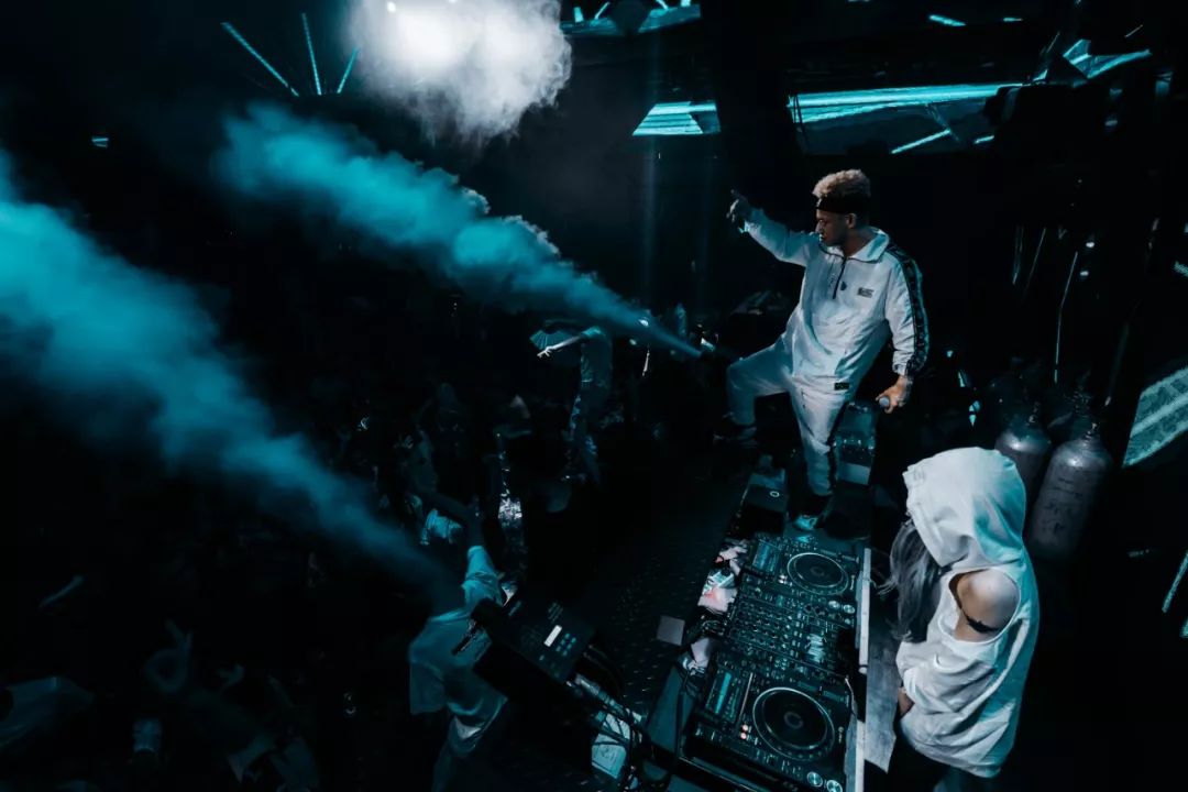 10.06 | DJ-OKAMI & MC-KL26 国内顶级音乐人强强联手,释放电音巨能量-河源派缇酒吧/PARTY PARTY CLUB 10.06 | DJ-OKAMI & MC-KL26 国内顶级音乐人强强联手,释放电音巨能量-河源派缇酒吧/PARTY PARTY CLUB