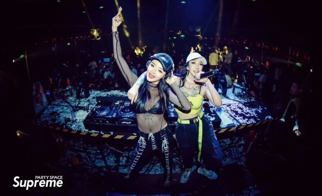 08.12 | #SUMMER BOUNCE 电音嘉年华# DJ TT&MC STORM·Z 性感女神组合降临SUP！-金华SupreMe派对空间酒吧