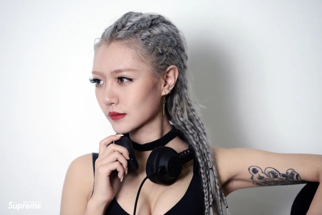 08.08 | #SUMMER BOUNCE 电音嘉年华# 流量女王 - 实力派DJ VICKY 强势来袭!-金华SupreMe派对空间酒吧 08.08 | #SUMMER BOUNCE 电音嘉年华# 流量女王 - 实力派DJ VICKY 强势来袭!-金华SupreMe派对空间酒吧