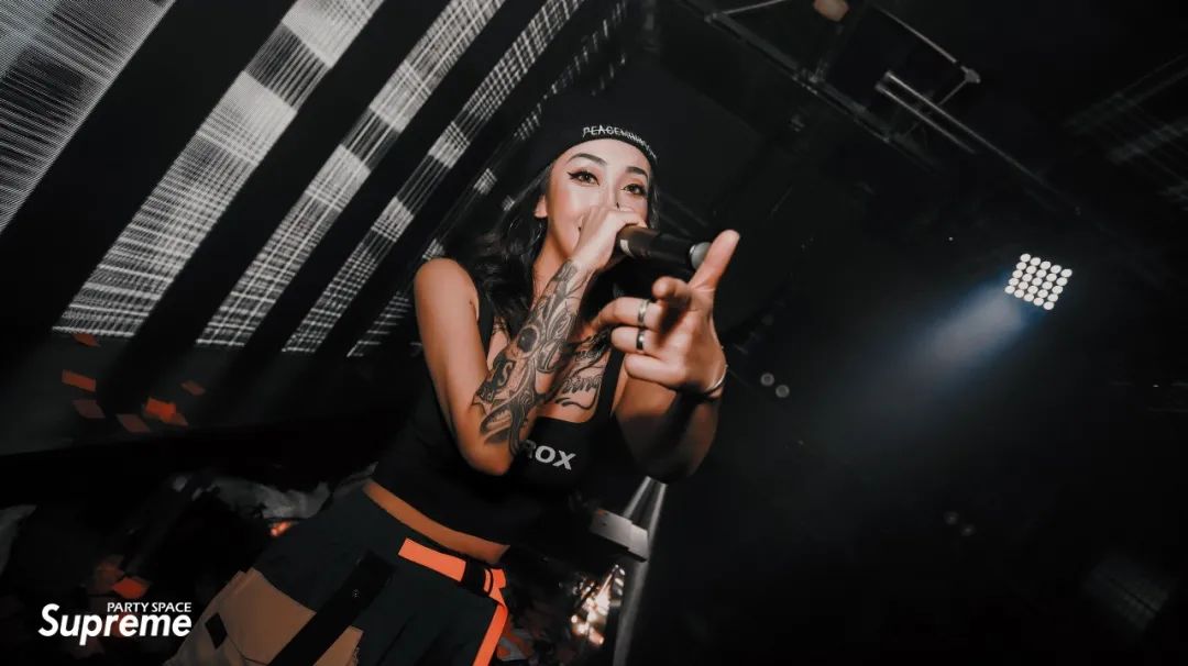 08.12 | #SUMMER BOUNCE 电音嘉年华# DJ TT&MC STORM·Z 性感女神组合降临SUP！-金华SupreMe派对空间酒吧