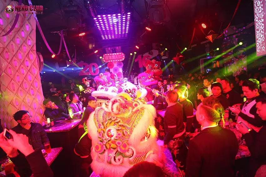 【Nexo Club新闻】肇庆电视台007栏目播报李思捷道贺#力索九周年店庆#-肇庆力索派对酒吧/NexoClub