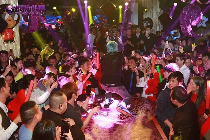 【Nexo Club新闻】肇庆电视台007栏目播报李思捷道贺#力索九周年店庆#-肇庆力索派对酒吧/NexoClub