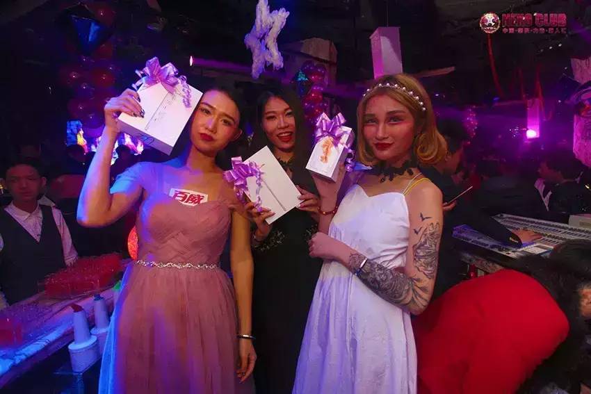 【Nexo Club新闻】肇庆电视台007栏目播报李思捷道贺#力索九周年店庆#-肇庆力索派对酒吧/NexoClub