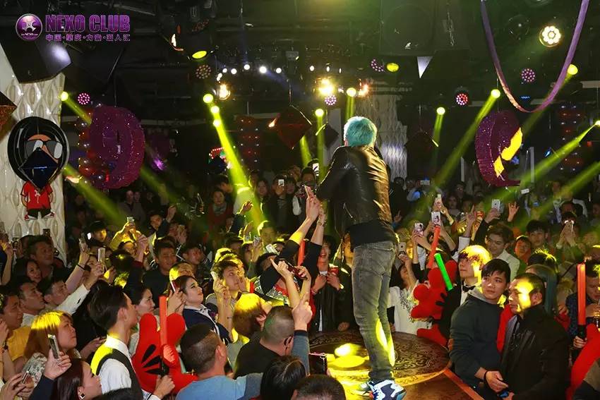 【Nexo Club新闻】肇庆电视台007栏目播报李思捷道贺#力索九周年店庆#-肇庆力索派对酒吧/NexoClub