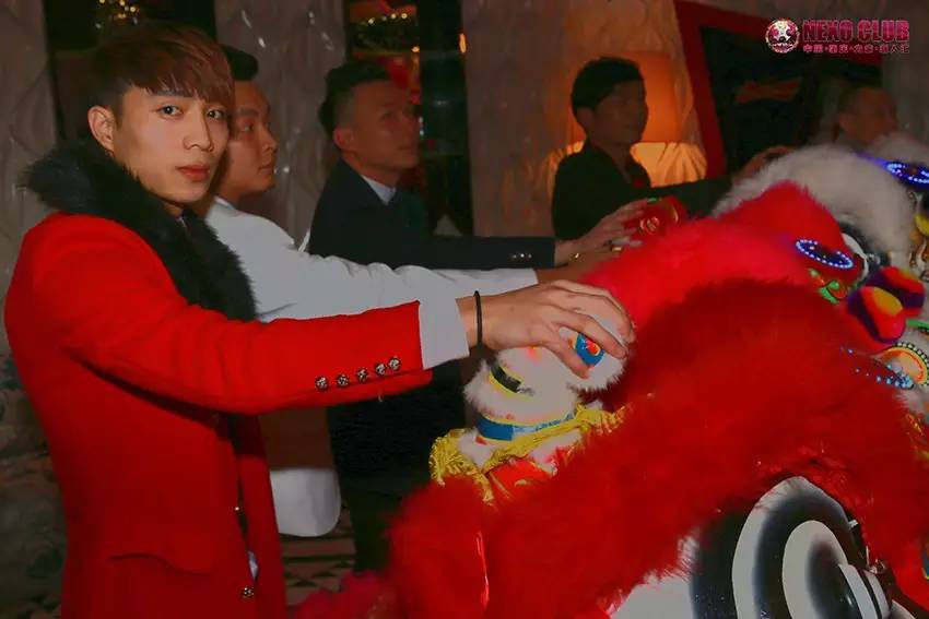 【Nexo Club新闻】肇庆电视台007栏目播报李思捷道贺#力索九周年店庆#-肇庆力索派对酒吧/NexoClub