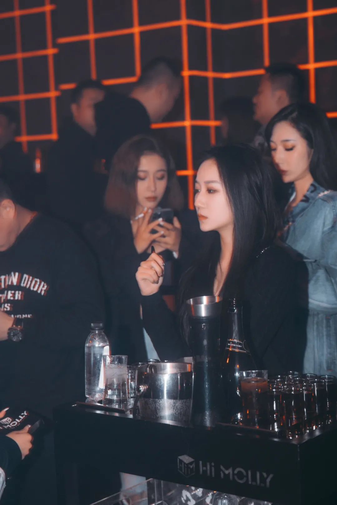 Hi MOLLY | 充满激情与欢愉的春天，Hi MOLLY就是城市玩乐的焦点-武汉HiMOLLY酒吧(光谷泛悦城店)