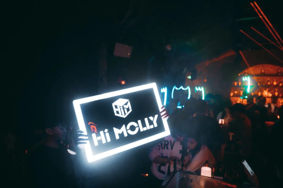 Hi MOLLY | 充满激情与欢愉的春天，Hi MOLLY就是城市玩乐的焦点-武汉HiMOLLY酒吧(光谷泛悦城店)