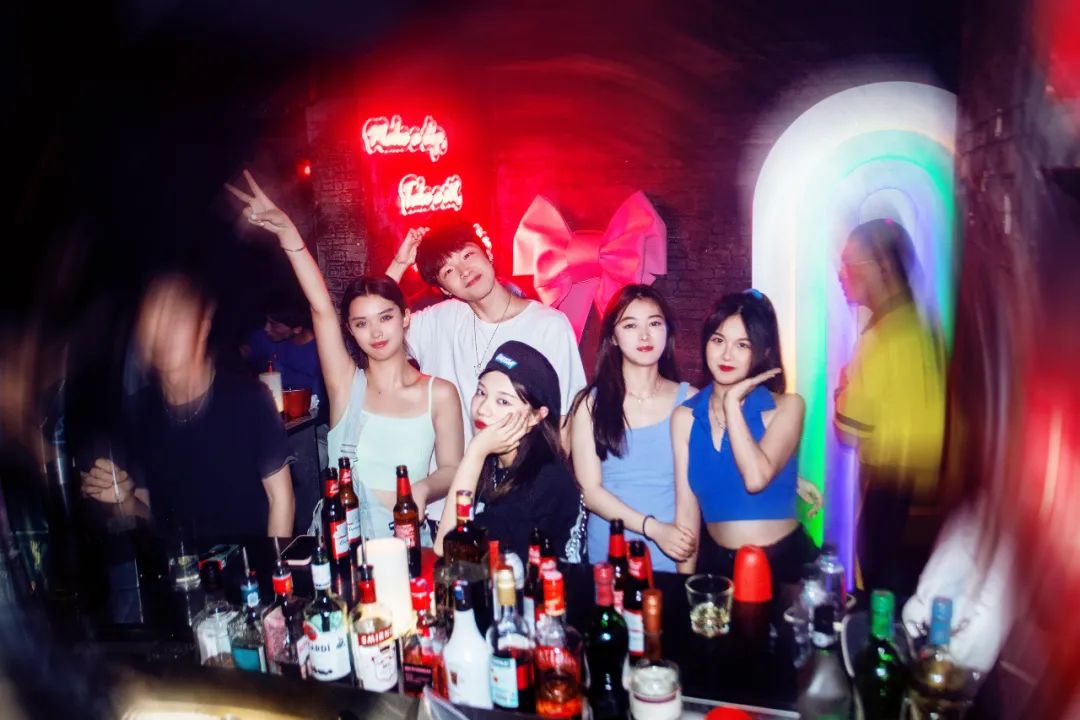 火热激情 持续释放 | Hi MOLLY-武汉HiMOLLY酒吧(光谷泛悦城店)