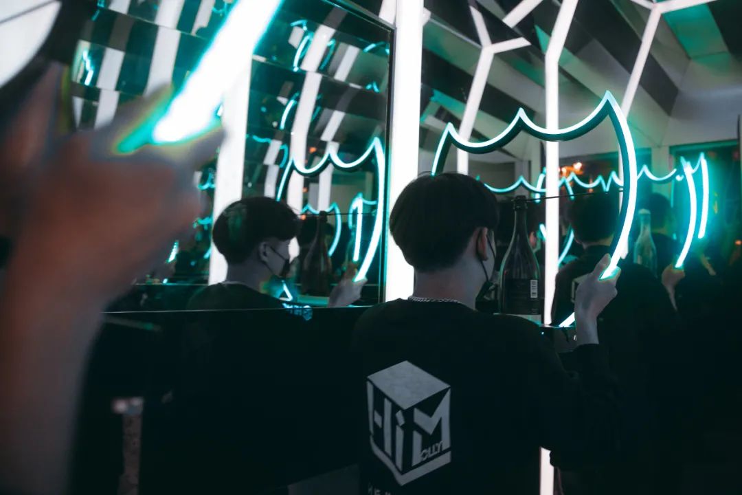 Hi MOLLY | 充满激情与欢愉的春天，Hi MOLLY就是城市玩乐的焦点-武汉HiMOLLY酒吧(光谷泛悦城店)