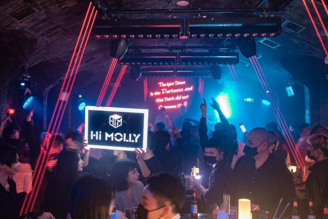 Hi MOLLY | 充满激情与欢愉的春天，Hi MOLLY就是城市玩乐的焦点-武汉HiMOLLY酒吧(光谷泛悦城店)