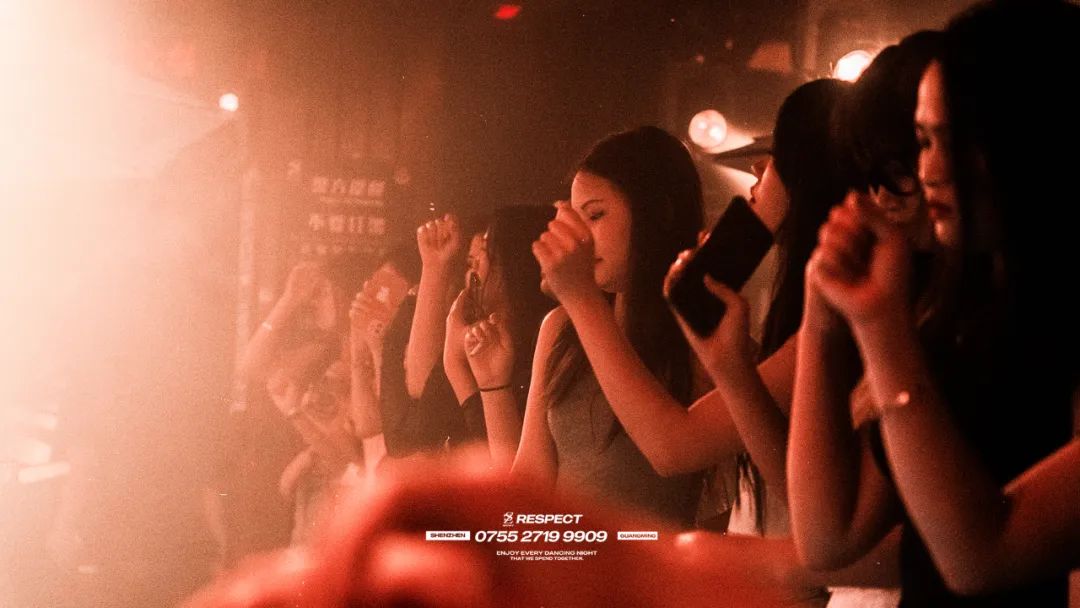 11月11日，锁定尊上酒吧！带你现场综艺嗨翻天！笑不停！-深圳尊上酒吧/RESPECT CLUB