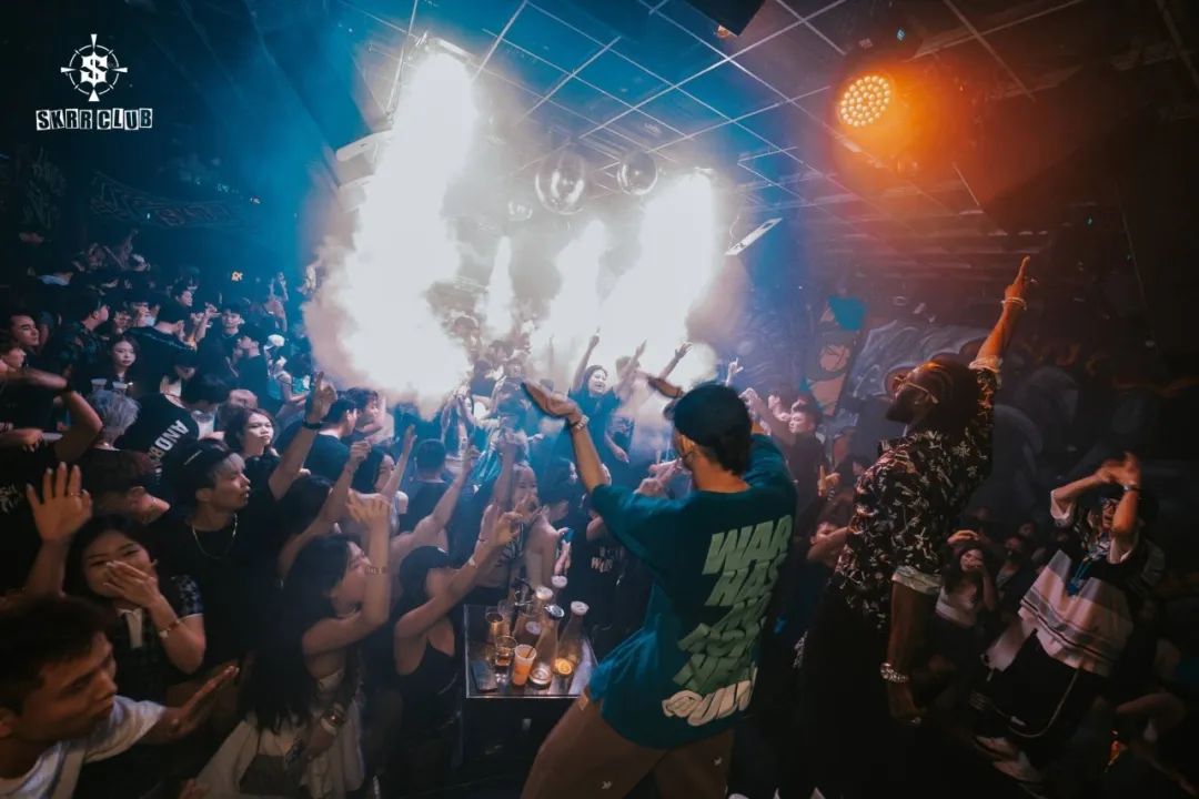 几个留学生在广州搞了个美式圣诞party?-广州Skrr酒吧/Skrr club